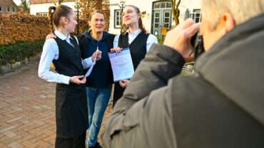 Blick hinter die Kulissen: Auszubildende des Hotel Huntepadd mit ihrer Ausbilderin beim Dehoga-Wettbewerb 2026.